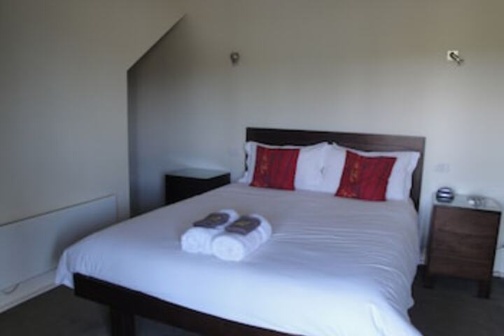 Room 4 of 111