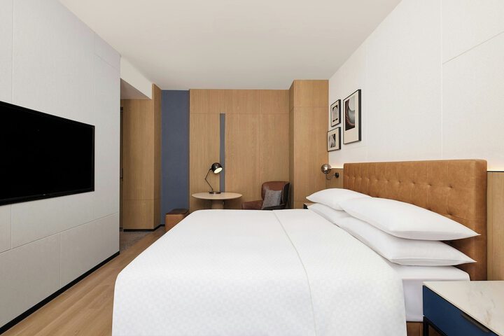 Room 10 of 24