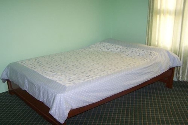 Room 6 of 27