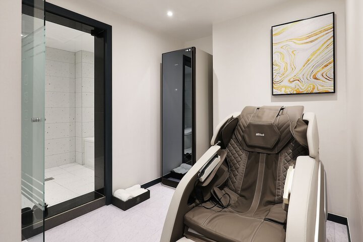 Room 14 of 50