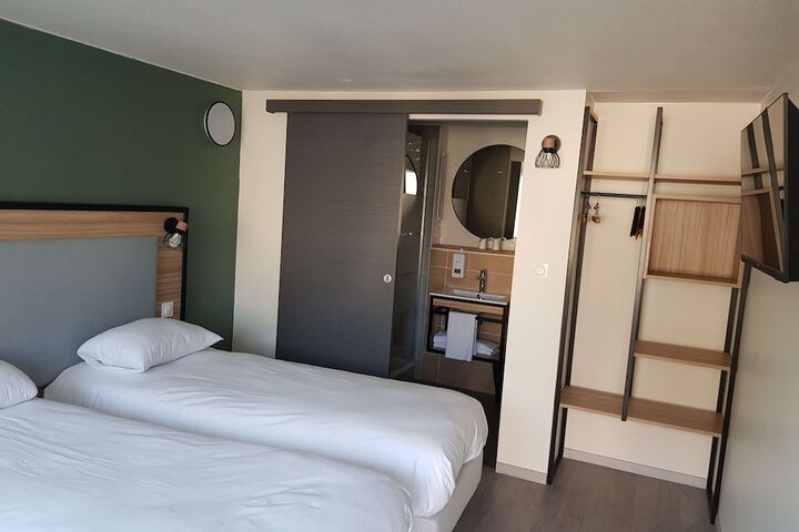 Room 12 of 53