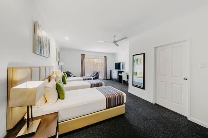 Room 3 of 46
