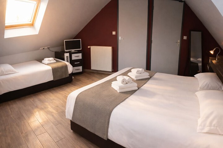 Room 7 of 28