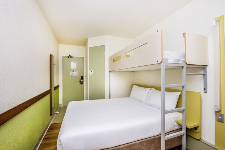 Room 12 of 93