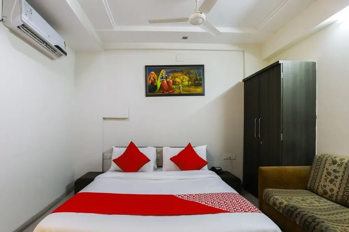 Room 4 of 14