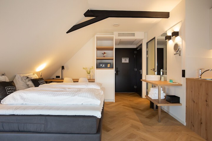 Room 11 of 49