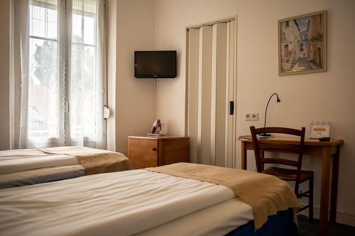 Room 16 of 46