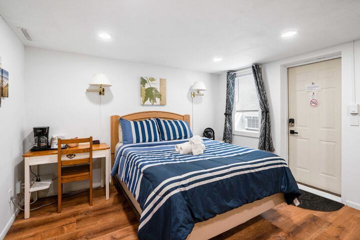 Room 8 of 28