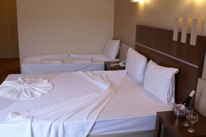 Room 6 of 24