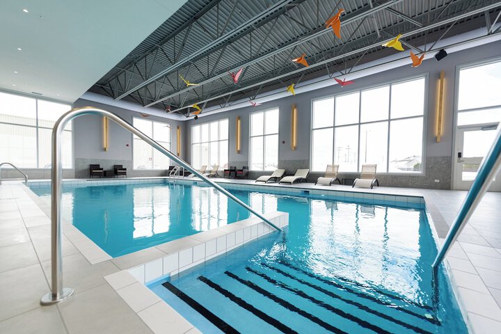 Pool image of Delta Hotels by Marriott Saguenay Conference Centre