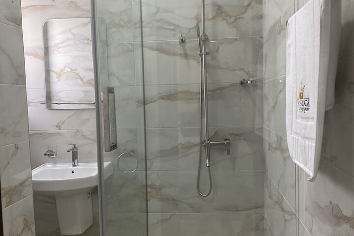 Room 10 of 13