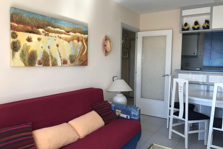 Room 2 of 10