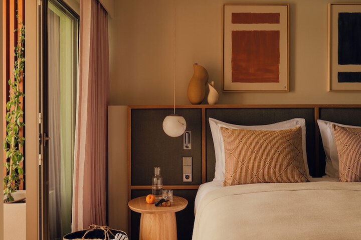 Room 12 of 74