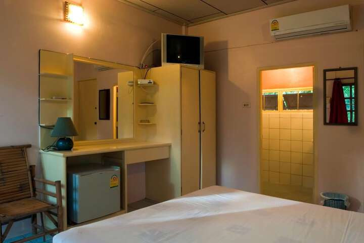 Room 16 of 32