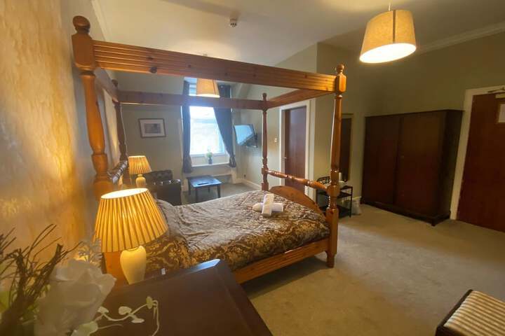 Room 4 of 44