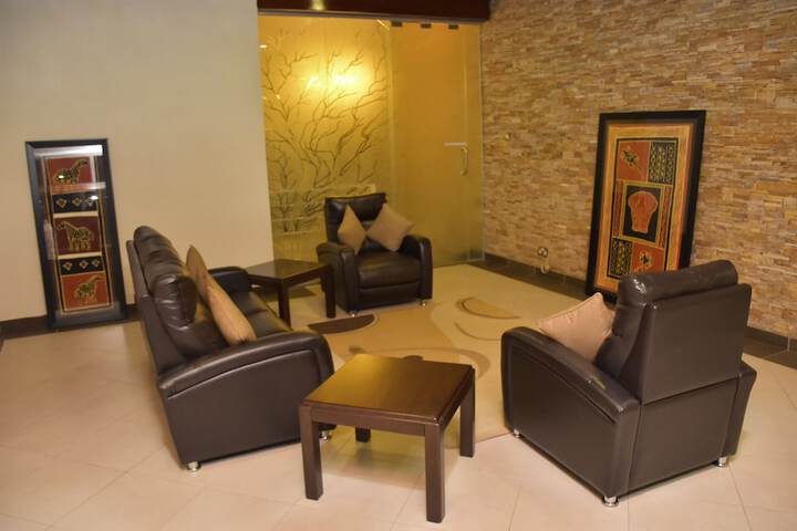 Lounge 109 of 130