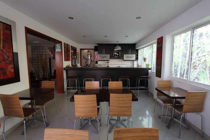 Lounge 40 of 46