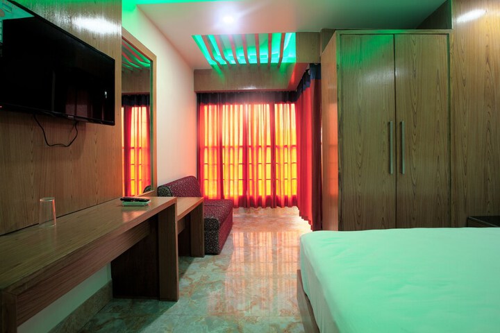 Room 11 of 21