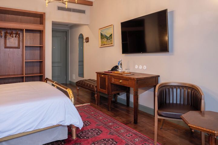 Room 21 of 100