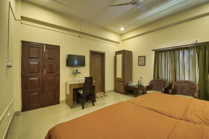 Room 6 of 26