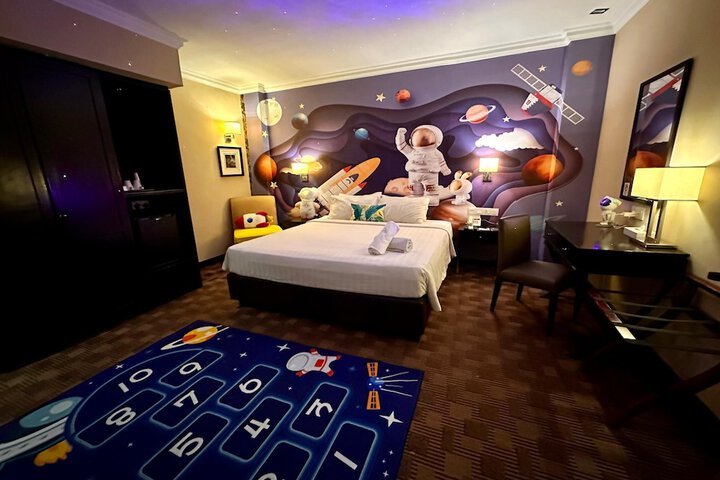 Room 17 of 97