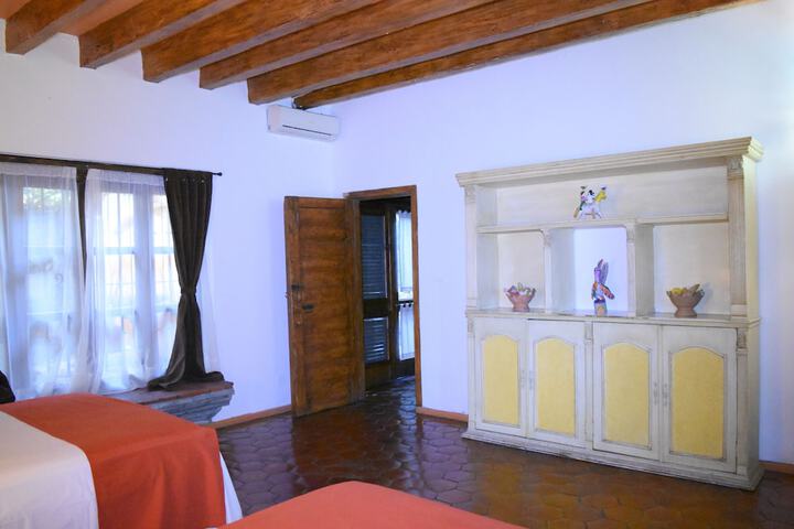 Room 9 of 90