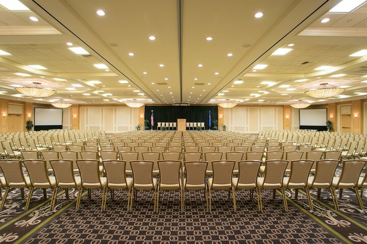Ballroom/Hall 31 of 38