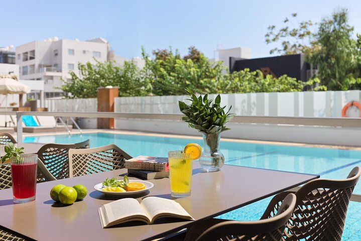 Pool Hotel