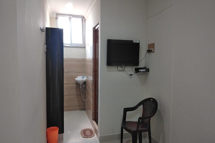 Room 10 of 27