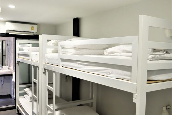 Room 11 of 60