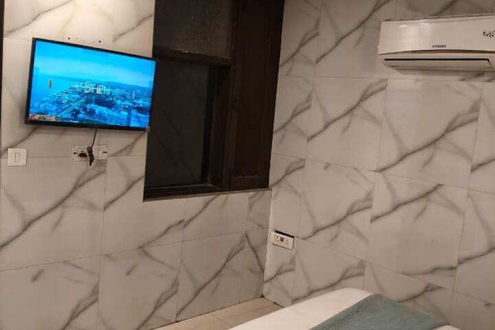 Room 11 of 22