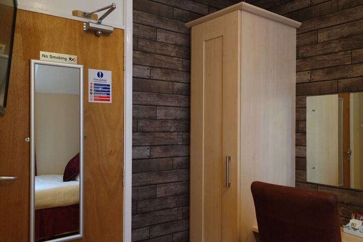 Room 82 of 160