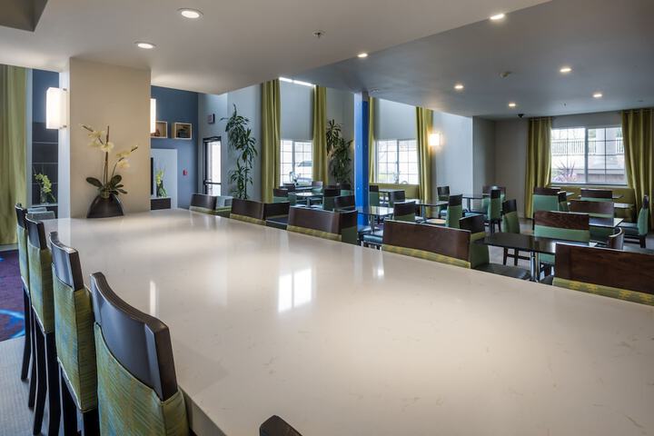 Breakfast area