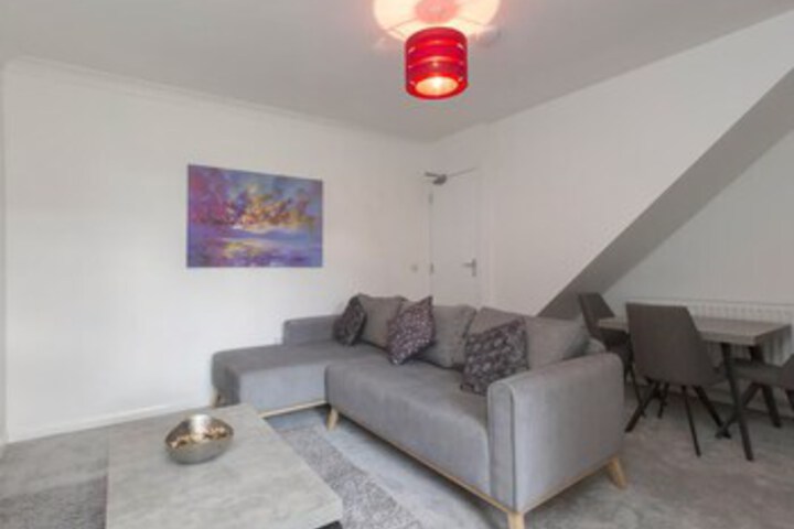 Lounge 20 of 54