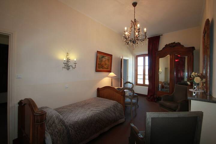 Room 9 of 64