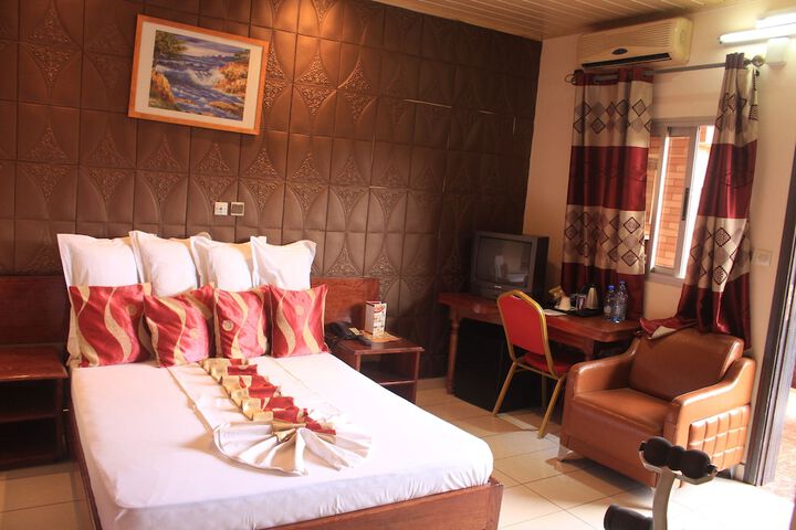 Room 8 of 28