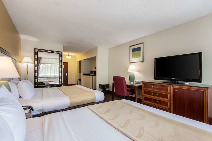 1 King Bed (8 of 18)