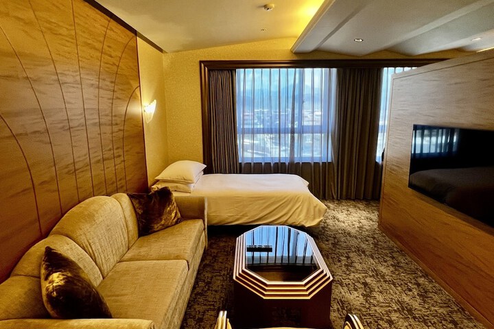 Room 22 of 98