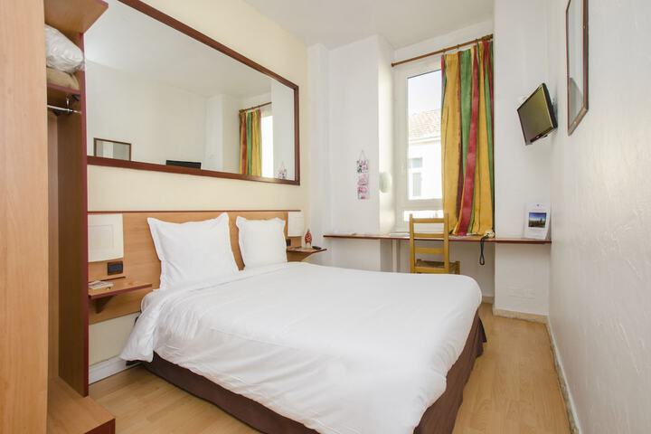 Room 2 of 11