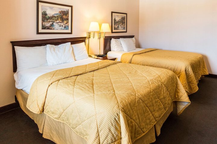 2 Queen Beds (3 of 13)