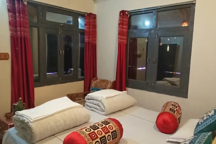 Room 4 of 43