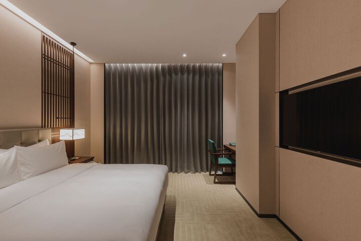 Room 25 of 27