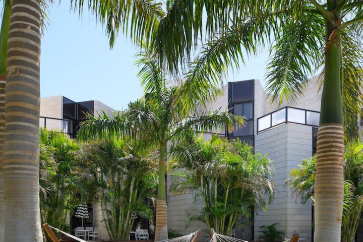 Hotel Exterior 59 of 64