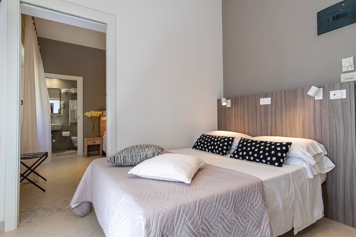 Room 13 of 115