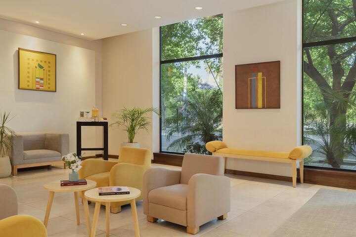 Entrance & Lobby