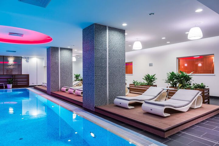 Pool 81 of 160