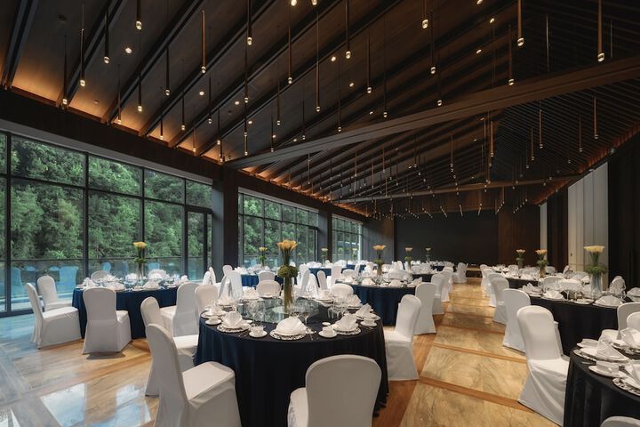 Ballroom/Hall 79 of 83