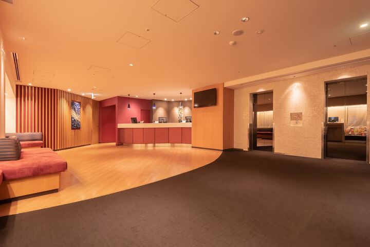 Entrance & Lobby