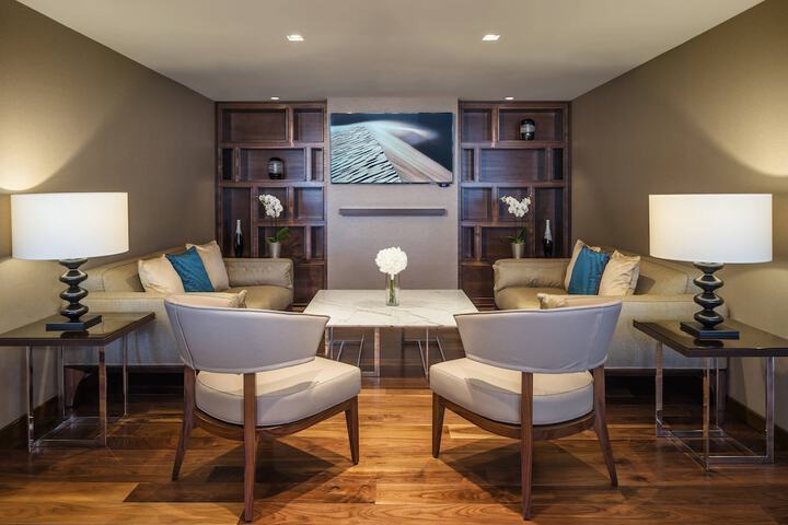 Lounge 148 of 188
