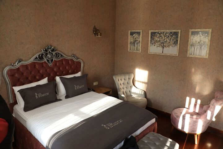 Room 27 of 118